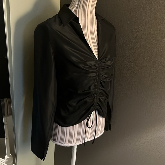 David Meister, black blouse, ruched front, zips up left side, size 8, STUNNING - Picture 3 of 13